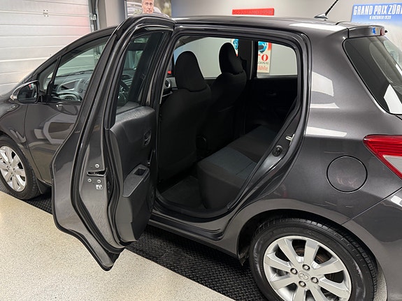 Toyota Yaris 18 of 30