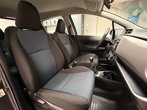 Toyota Yaris 21 of 30