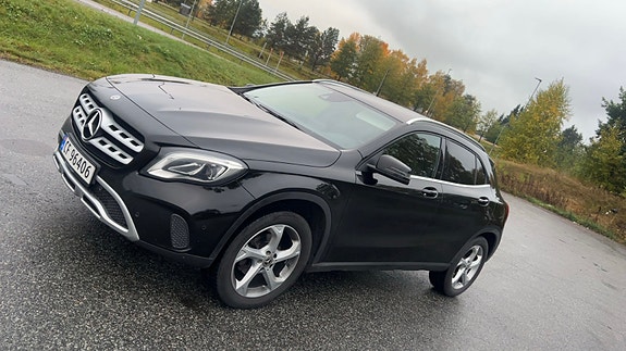 Mercedes-Benz GLA180 3 of 10