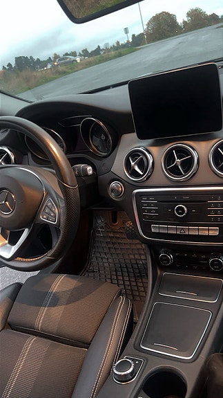 Mercedes-Benz GLA180 9 of 10