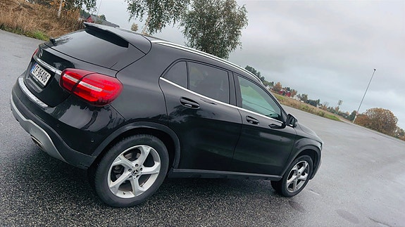 Mercedes-Benz GLA180 6 of 10