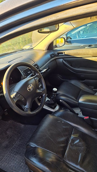 Toyota Avensis 7 of 9