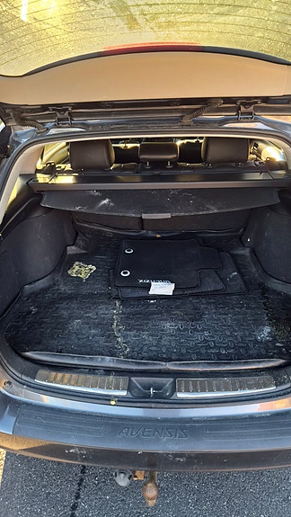 Toyota Avensis 9 of 9