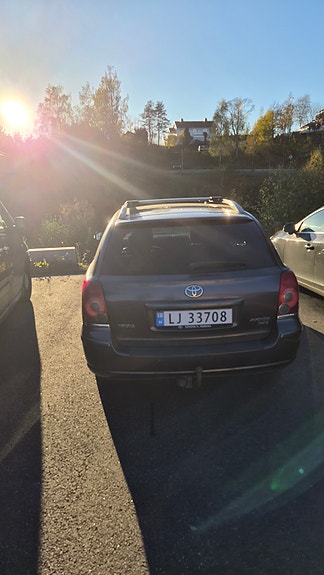 Toyota Avensis 4 of 9