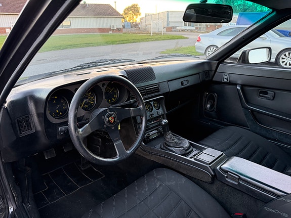 Porsche 944 18 of 29