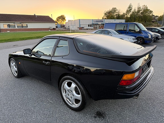 Porsche 944 15 of 29
