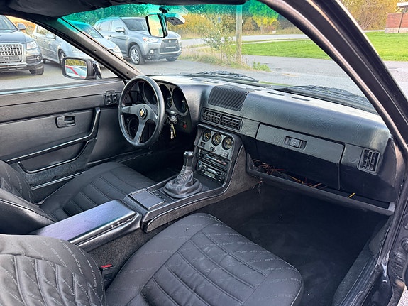 Porsche 944 26 of 29