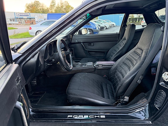 Porsche 944 21 of 29
