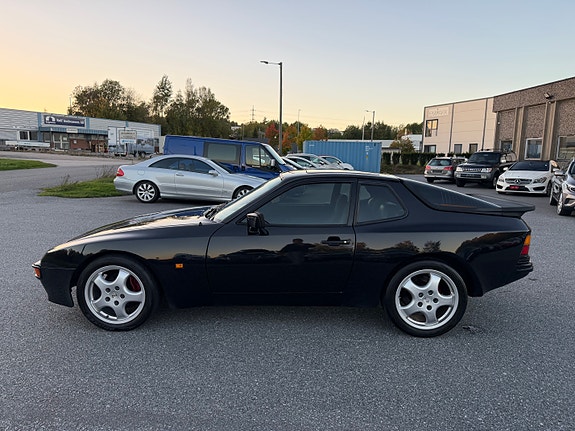 Porsche 944 16 of 29