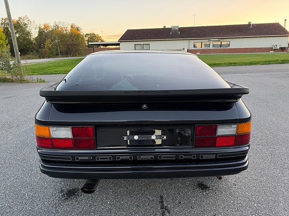 Porsche 944 12 of 29