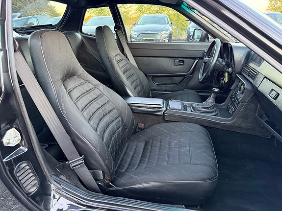 Porsche 944 24 of 29