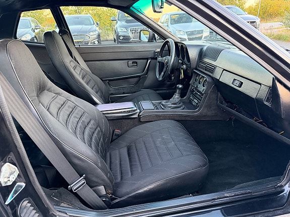 Porsche 944 25 of 29