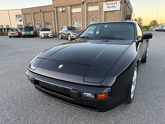 Porsche 944 2 of 29