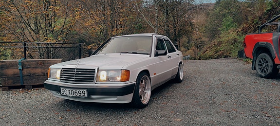 Mercedes-Benz 190 E 2 of 25