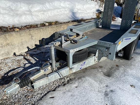 Komatsu PC16R 8 of 11