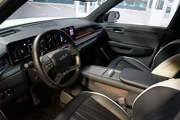 Kia EV9 7 of 12