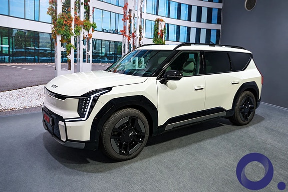 Kia EV9 2 of 12