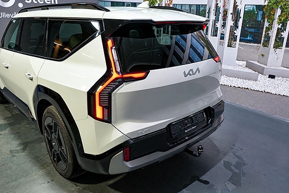 Kia EV9 6 of 12