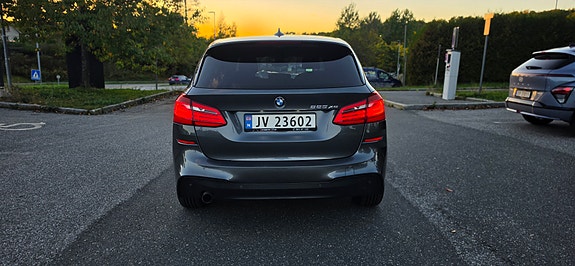 BMW 225xe 4 of 22