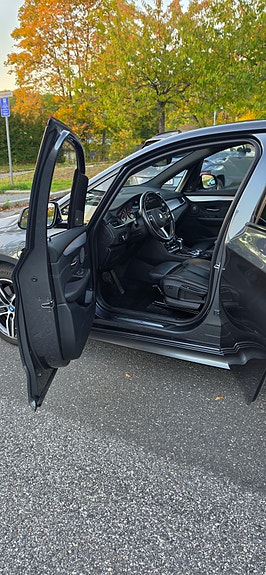 BMW 225xe 8 of 22