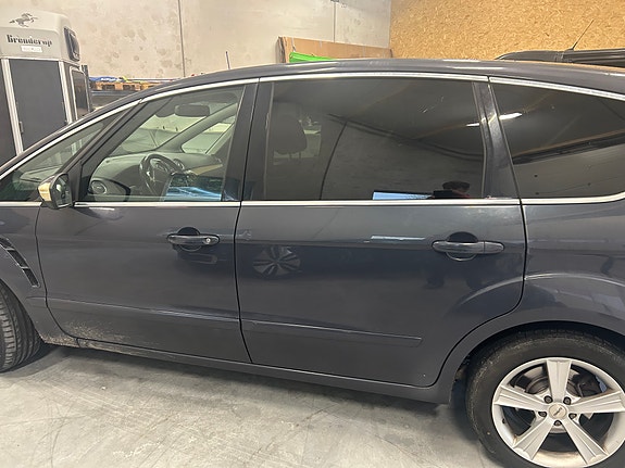 Ford S-MAX 4 of 8