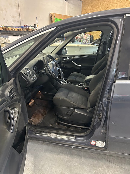 Ford S-MAX 5 of 8