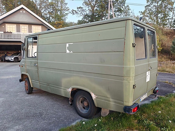 Mercedes-Benz 4 of 24