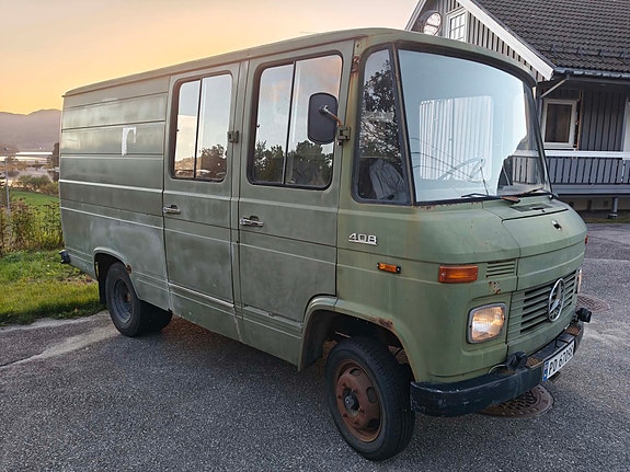 Mercedes-Benz 8 of 24