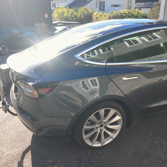 Tesla Model 3 11 of 21