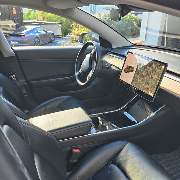 Tesla Model 3 15 of 21