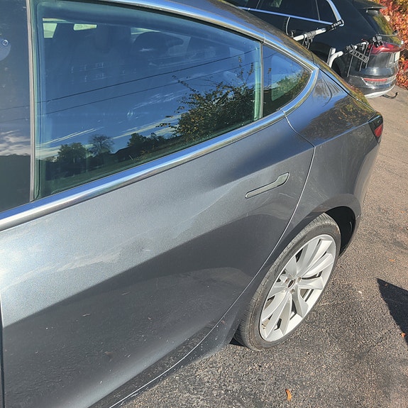 Tesla Model 3 4 of 21