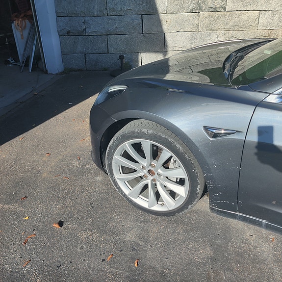 Tesla Model 3 2 of 21
