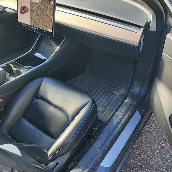 Tesla Model 3 16 of 21