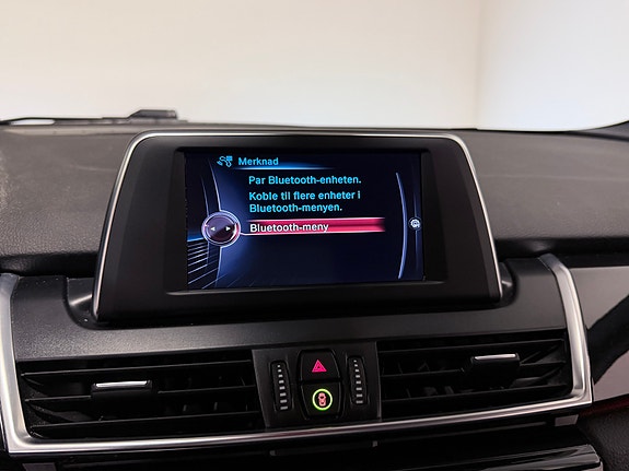 BMW 216i 24 of 28