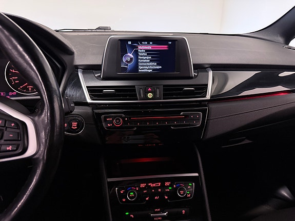 BMW 216i 16 of 28
