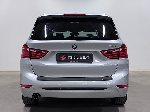 BMW 216i 6 of 28