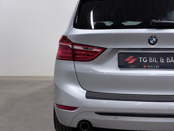 BMW 216i 5 of 28