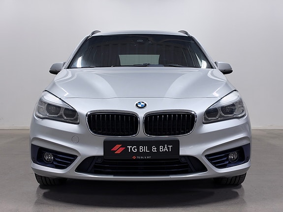 BMW 216i 3 of 28