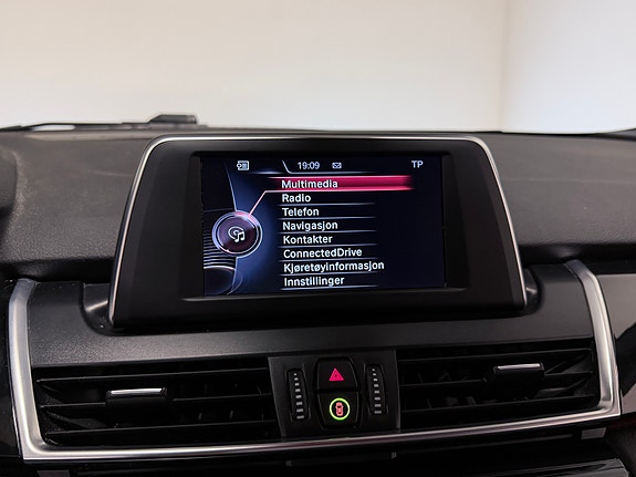 BMW 216i 20 of 28