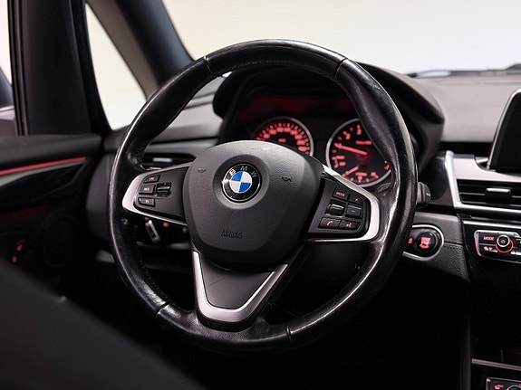 BMW 216i 13 of 28