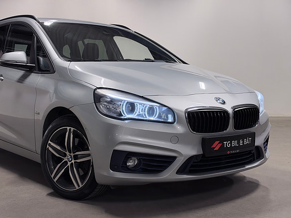 BMW 216i 2 of 28