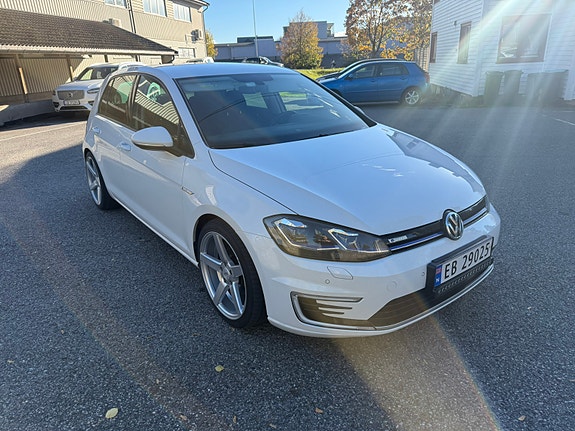 Volkswagen e-Golf VII 7 of 14