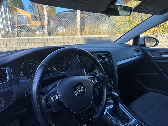 Volkswagen e-Golf VII 9 of 14
