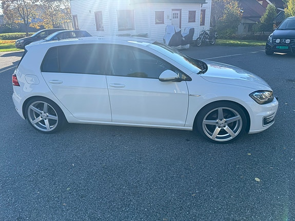 Volkswagen e-Golf VII 6 of 14