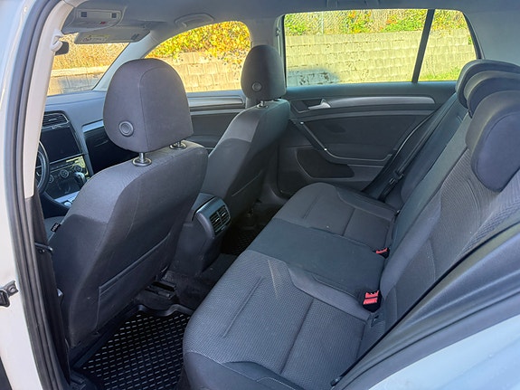 Volkswagen e-Golf VII 11 of 14