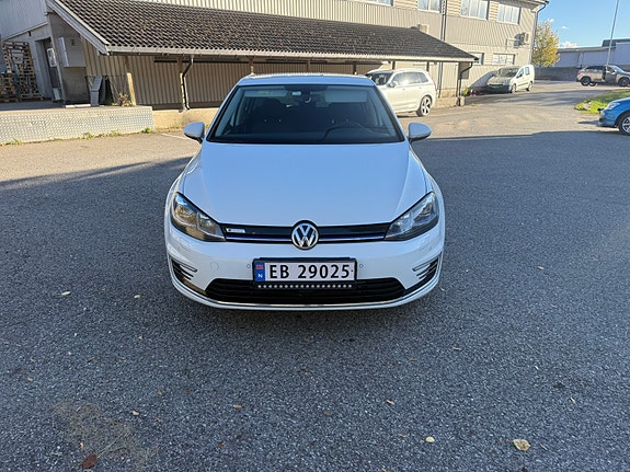 Volkswagen e-Golf VII 8 of 14