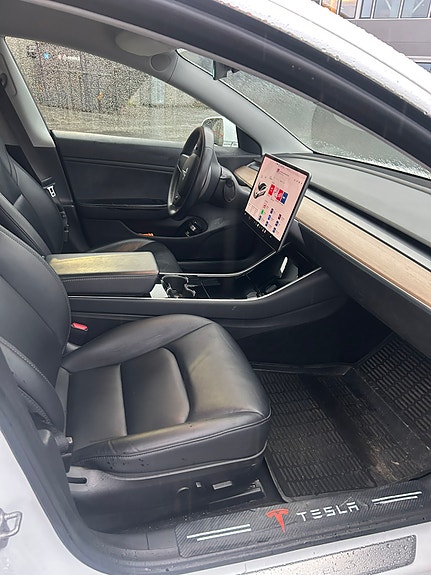 Tesla Model 3 8 of 11
