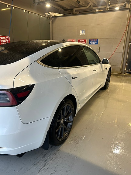 Tesla Model 3 5 of 11