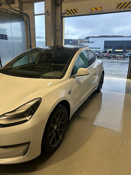 Tesla Model 3 3 of 11