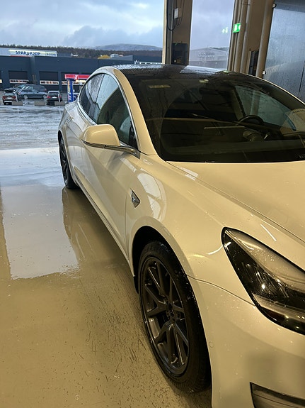 Tesla Model 3 4 of 11